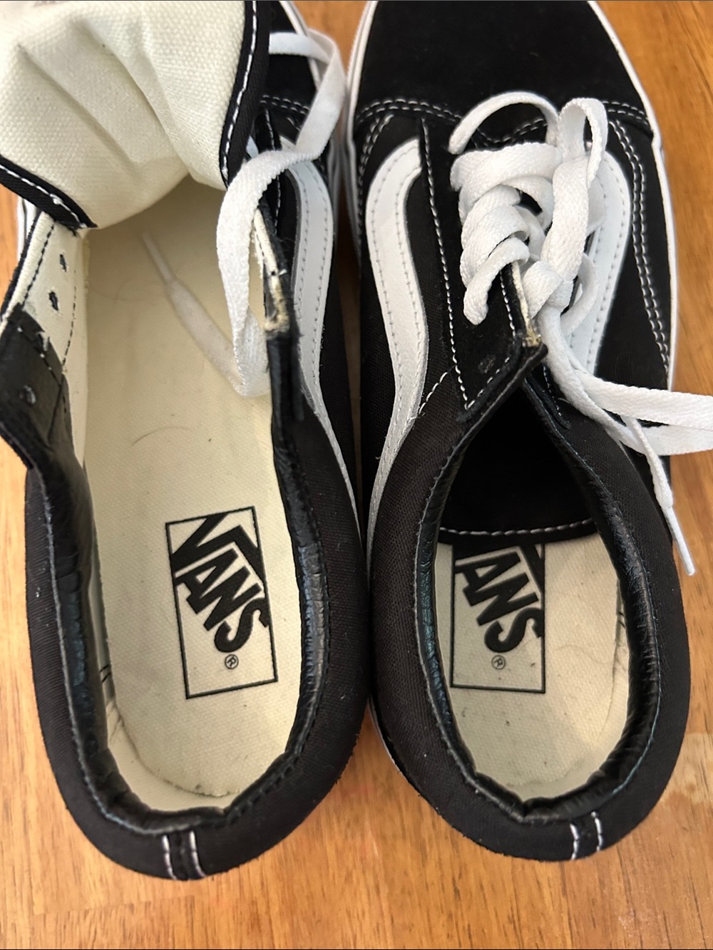 Vans womens Black & White Old Skool Lace-Up Sneakers 7.5 - Picture 4 of 7